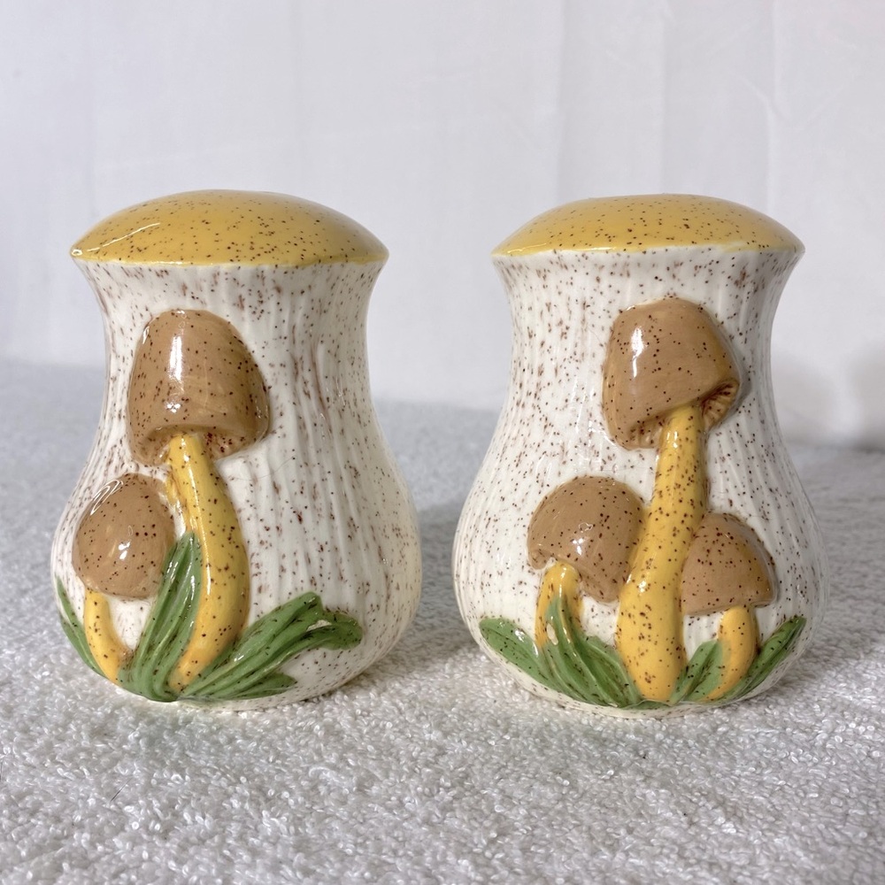 Vintage Arnels Ceramic Mushroom Salt & Pepper Shakers